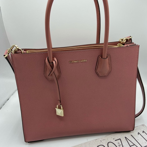 Michael Kors Handbags - Michael kors handbag 👑*